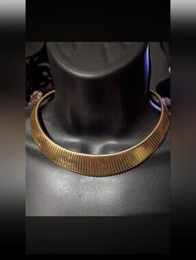 Classic! Bib style necklace, FABULOUS! DONT MISS🩷